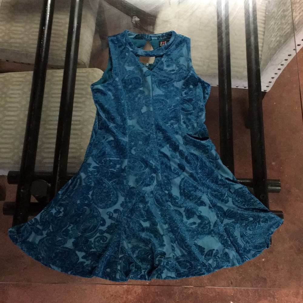 Girls beautiful velvet structured dress